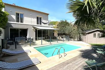 Image de Belle villa contemporaine climatisée avec piscine. Environnement très calme!