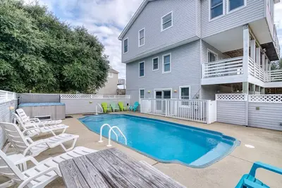 Image de Oceanside home in Duck w/ private pool & hot tub!
