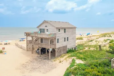 Image de Pet-friendly oceanfront home in South Nags Head just steps from the sand!