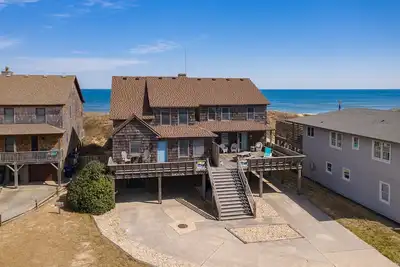Image de Gorgeous pet-friendly oceanfront duplex in Nags Head w/ a hot tub & rec room