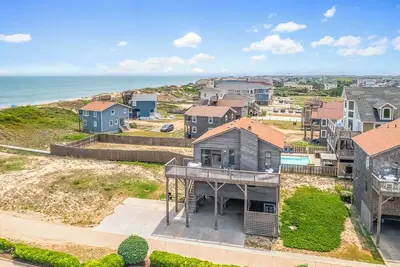 Image de Semi-oceanfront home in South Nags Head with hot tub!