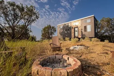Image de Charming Lookout Retreat – Perfect Tiny Home w\/ Scenic Vistas