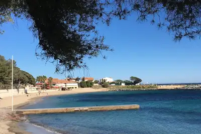 Image de Golfe de St Tropez, charmant petit studio + jardinet, fabuleuse piscine vue mer.
