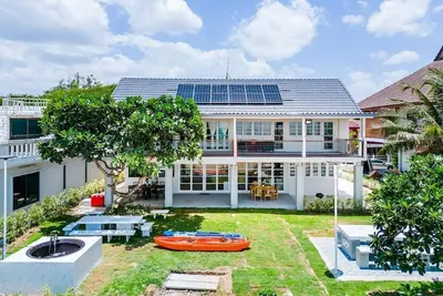 Image de Termsuk Beachfront: 6-Bedroom Villa, Pool, Bbq, Surfing, Karaoke & Breakfast!