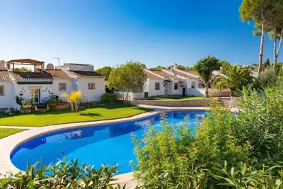 Image de Bungalow moderne premium dans un complexe de vacances bien entretenu