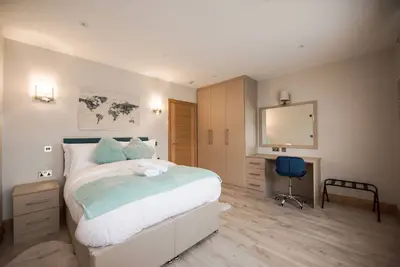 Image de Appartement-de Luxe-Salle de bain privée séparée-Elm House-4 Bed