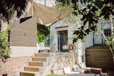 Image de de Luxe-Appartement-Salle de bain et douche-Vue sur Jardin