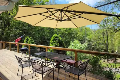 Image de Serene 5-Acre Private Ski Retreat, Hot Tub for 6, Fireplace, and Stunning Views