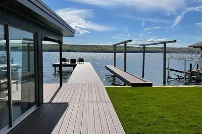 Image de Lakefront Bungalow