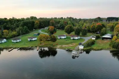 Image de 3 bedrooms Cozy Cabin on Westport Ontario, Family and pet friendly!