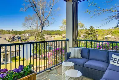 Image de Lake Martin Condo w/ Community Perks & Views!