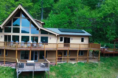 Image de Timber frame chalet with incredible views minutes from Shenandoah National Park.