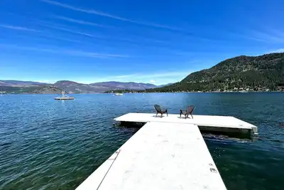 Image de Tranquility Bay - Waterfront - Shuswap Vacations & Sledding Accommodation