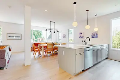Image de Montauk Modern Home water views walking distance to popular restaurant and bars