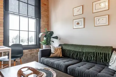 Image de Bradshaw Lofts: The Songbird