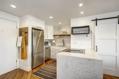 Image de Updated Kirkland Condo near Marsh Park