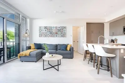 Image de Aquarius bldg @ Friday Harbour 1st fl 2 bdr/2 bath