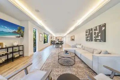 Image de Elegant Escape in Beverlywood