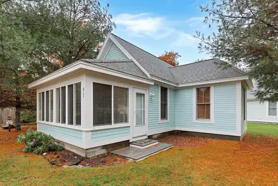 Image de Beautiful Summer village cottage close to the Ocean!