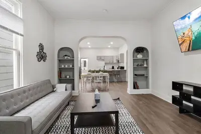 Image de Modern Apt. | Downtown Charm | Ideal Location