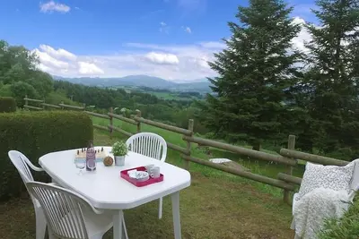 Image de Entre Loire & Puy-de-Dôme | T2 + Accès piscine