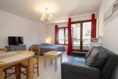 Image de Appartement 'Studio Meublé' avec vue sur les montagnes, balcon et Wi-Fi