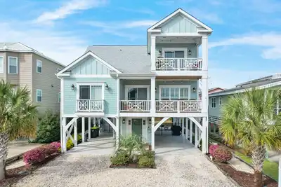 Image de West End Third Row 4 bedroom 2. 5 bathroom home