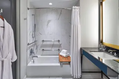 Image de 2 Connecting Suites at a 4. 5⭐️ Hotel