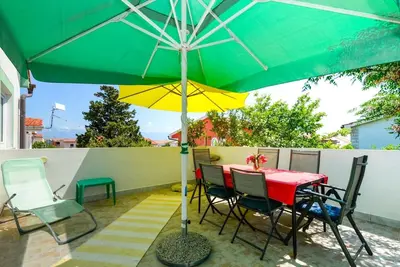 Image de Appartement de trois chambres avec la terrasse et la vue sur le mer Vir (A-22208-a)