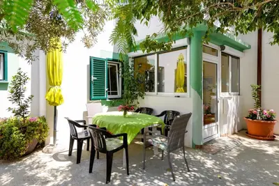 Image de Appartement de deux chambres avec la terrasse Vir (A-22208-b)