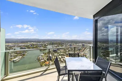 Image de Escape to luxury in this exquisite 1 bedroom plus study, 1 bathroom apartment!