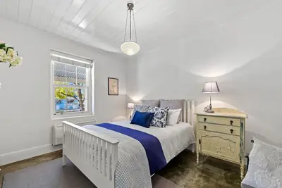 Image de Milk + Honey House is a contemporary, comfortable 1850's cottage, near Angaston
