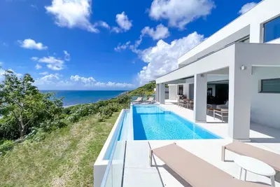 Image de Villa · Vue panoramique · Piscine & plage