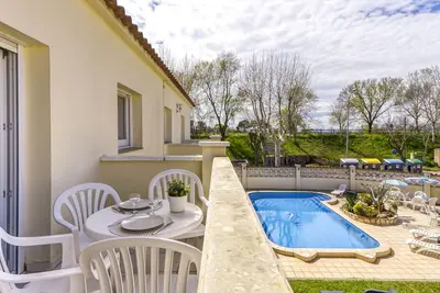 Image de Confortable appartement pour 5 personnes avec climatisation, piscine, Wifi, Tv et terrasse