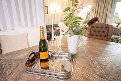 Image de GroĂźzĂĽgige Ferienwohnung: mit Terrasse & Ideal fĂĽr Familie und Freunde