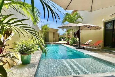 Image de A luxurious 7-bedroom, 7. 5-bath in Manuel Antonio, Costa Rica, with a pool.