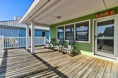 Image de 🌊Melanie Jane's Getaway Upper-Pet Friendly-1 Block from Ocean🌊