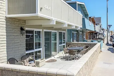 Image de Lower unit home with spacious patio and ocean view