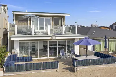 Image de Spectacular Beachfront Luxury Lower Unit - Patio on the Sand