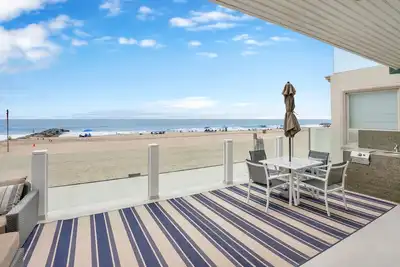 Image de Extraordinary Newport Gem - Ocean Views - Luxury Upper Unit