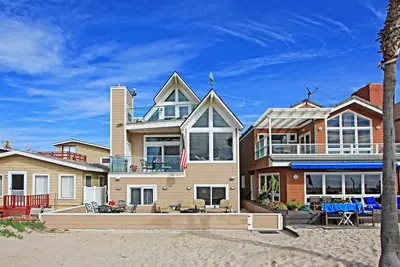 Image de Gorgeous Home on the Beach - Walk onto the Sand from your Patio