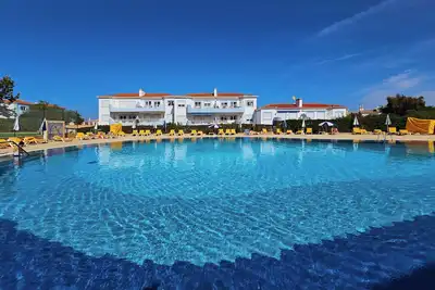 Image de Jolie maison située à Portimao, 3 piscines, jacuzzi, tennis, 5mn des plages