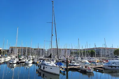 Image de Studio meublé * * * tout confort et lumineux Port de plaisance