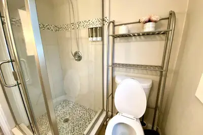 Image de Downtown Oasis - Remodeled, Big Great Room, Stylish, Parking