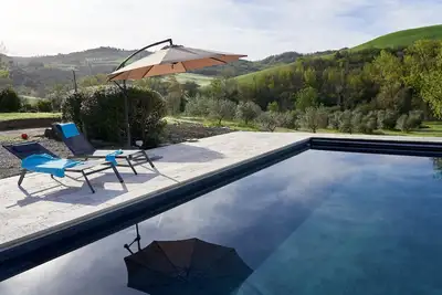 Image de Toscane, maison 2-6 pers. piscine, terrasse, jardin privés, vue magnifique