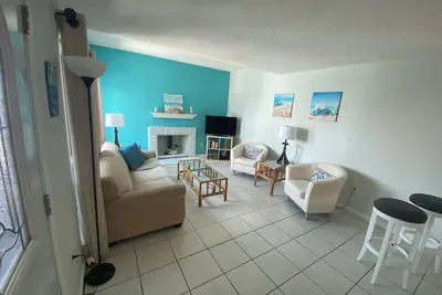 Image de Resort-like complex with 2 pools Family Friendly condo. Walk to beach!