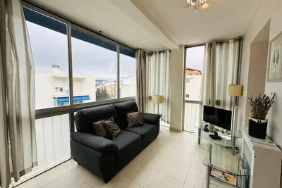 Image de Two bedroom apartment on a high floor in the center of Cannes a few steps from the Croisette beaches - 2229