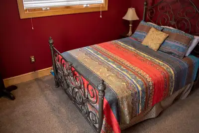 Image de Welcome to the historic Elk River Hotel & Cafe! Located riverfront on the beautiful Elk River, and just 2 miles from I-79, you are moments away from all that the Sutton area has to offer. Guest in town to enjoy the gorgeous outdoor scenery and recrea