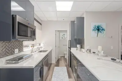 Image de New! 2 Bed/2 Bath-On The Avenue