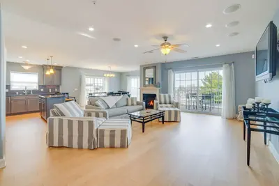 Image de Charming New Buffalo Condo: Walk to Lake Michigan!